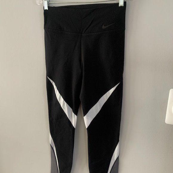 Nike Dri Fit Legging with mesh detail size M - Picture 2 of 4